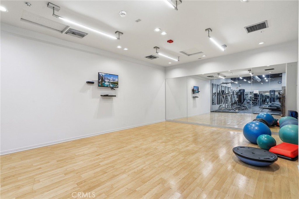 133 The Promenade North, Unit 118 Long Beach, CA 90802 - Photo 26 of 35 a view of an empty room