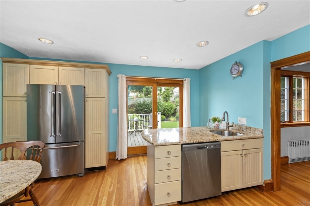 42 Pilgrim Road Medford, MA 02155 - Photo 3 of 36