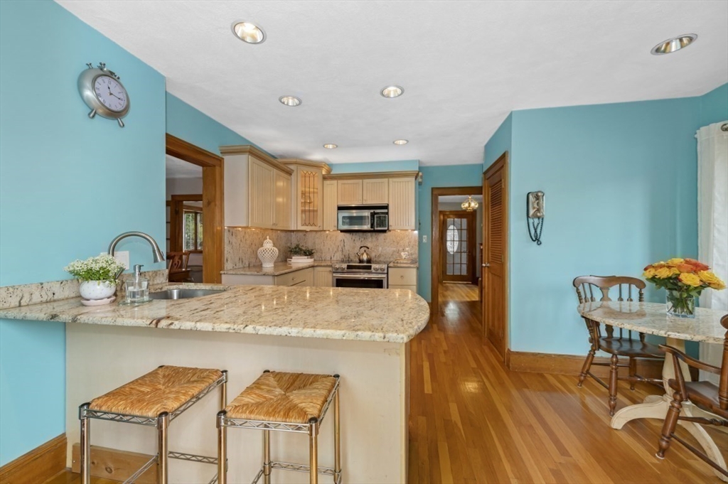 42 Pilgrim Road Medford, MA 02155 - Photo 6 of 36