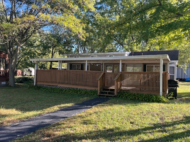 a view of a house with a yard and plants
