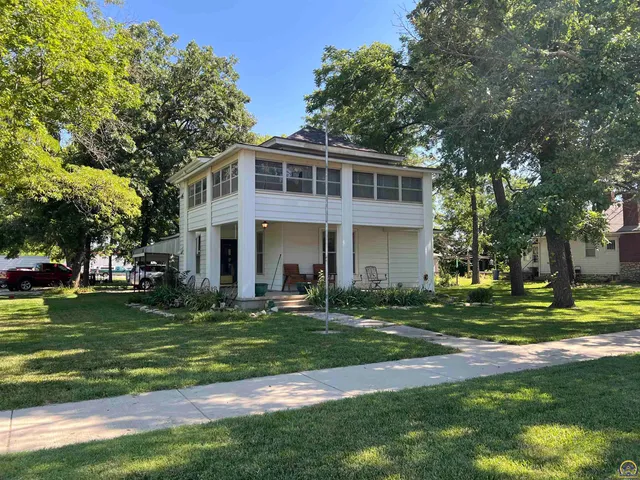 $168,900 | 111 Pearl Street, Cottonwood Falls, KS 66845