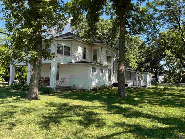 $168,900 | 111 Pearl Street, Cottonwood Falls, KS 66845