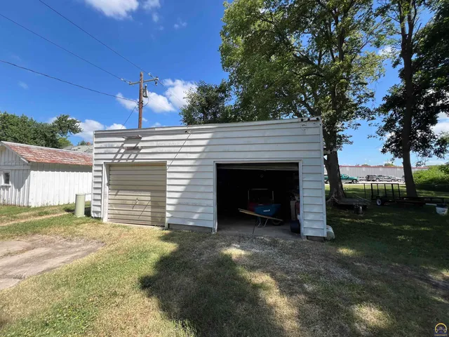 $168,900 | 111 Pearl Street, Cottonwood Falls, KS 66845