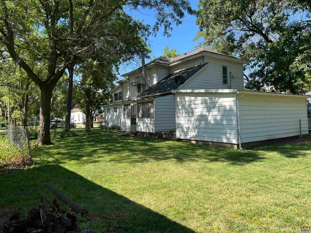 $168,900 | 111 Pearl Street, Cottonwood Falls, KS 66845