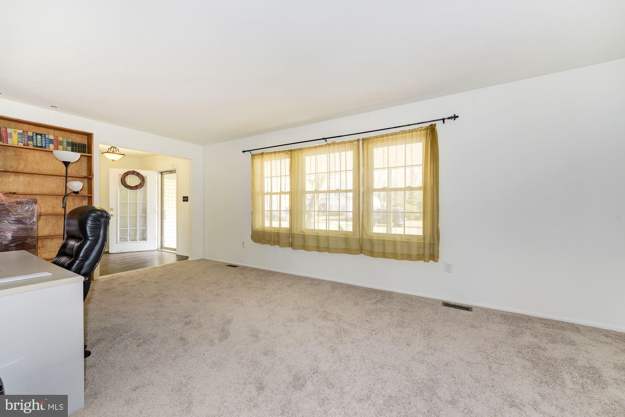 1606 Rivers Edge Drive Delanco, NJ 08075 - Photo 8 of 38 Living Room