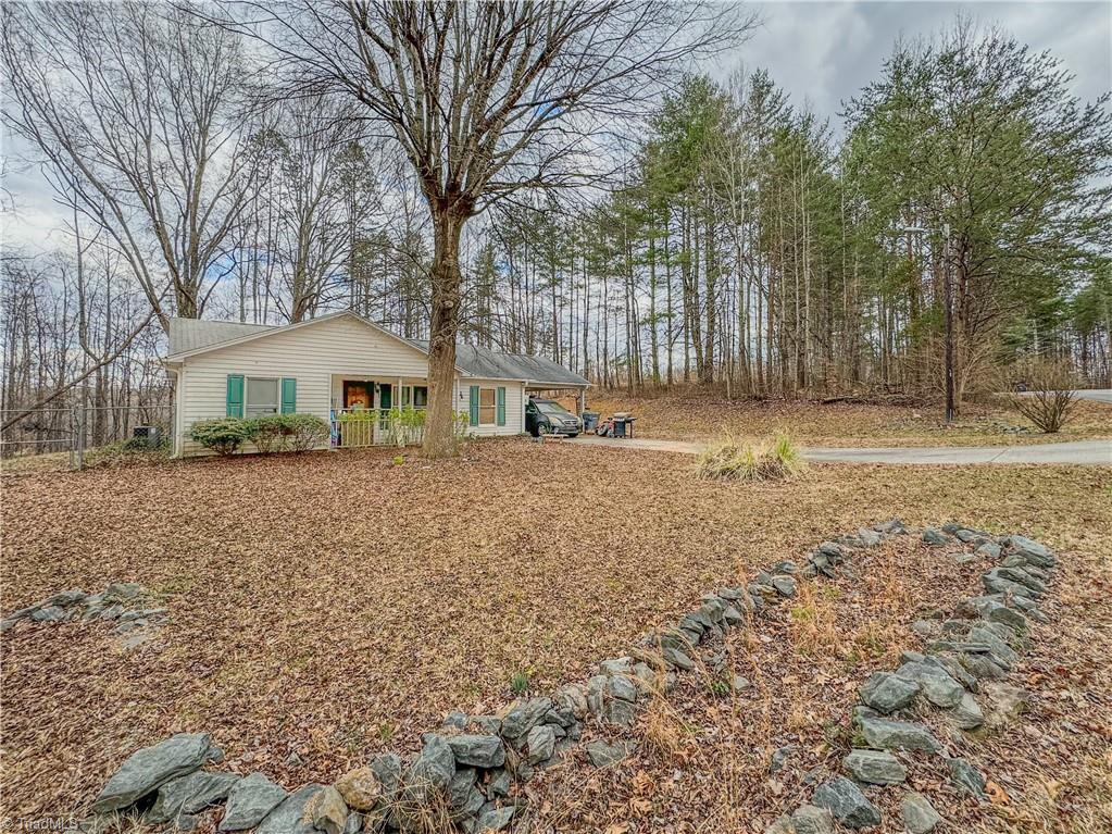 5761 Davis Road Walkertown, NC 27051 - Photo 2 of 20 Gallery Image 2