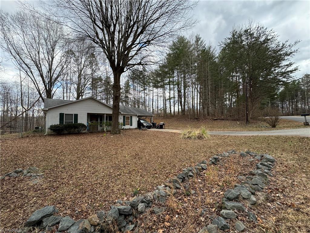 5761 Davis Road Walkertown, NC 27051 - Photo 3 of 20 Gallery Image 3