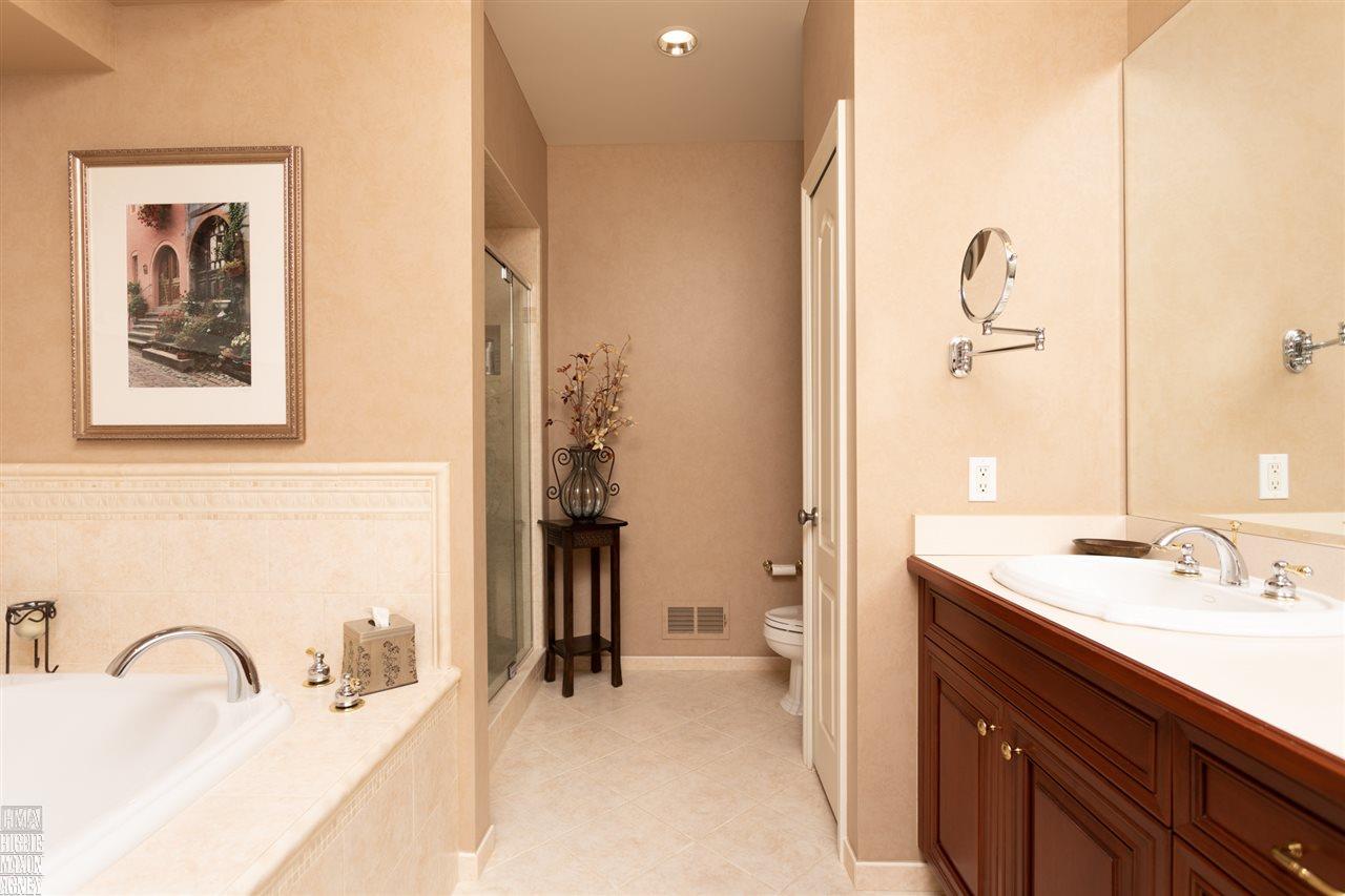 1468 Ramblewood Court Rochester, MI 48307 - Photo 20 of 44 31384579-19.JPG