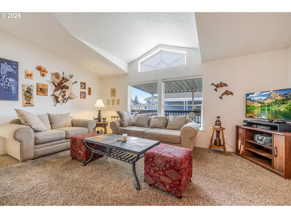 $164,900 | 900 Northeast Francis Avenue, Unit 63, Gresham, OR 97030