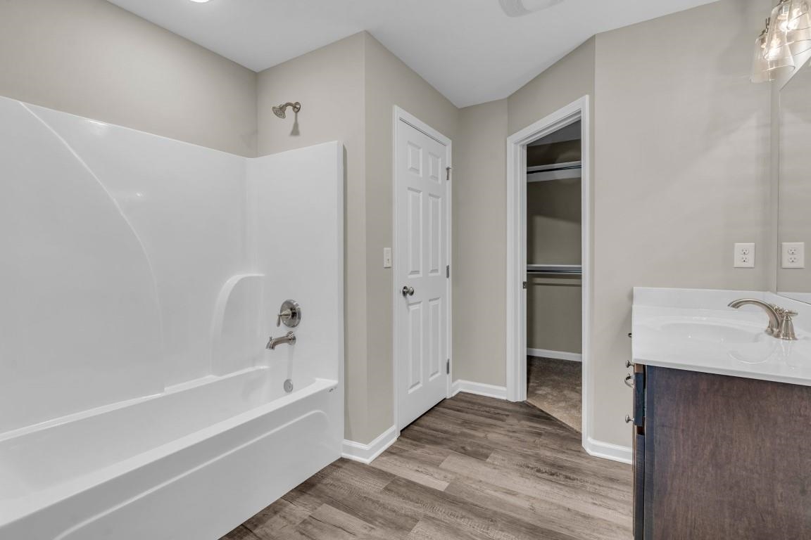 101 Walnut Ridge Ripley, TN 38063 - Photo 5 of 24 a bathroom with a bathtub and a sink