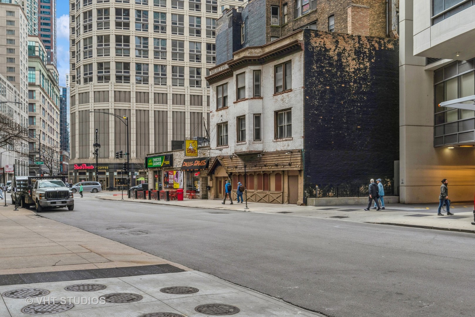 806 North Rush Street Chicago, IL 60611 - Photo 3 of 7 a view of a street with cars