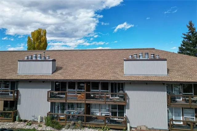 a view of a water fountain