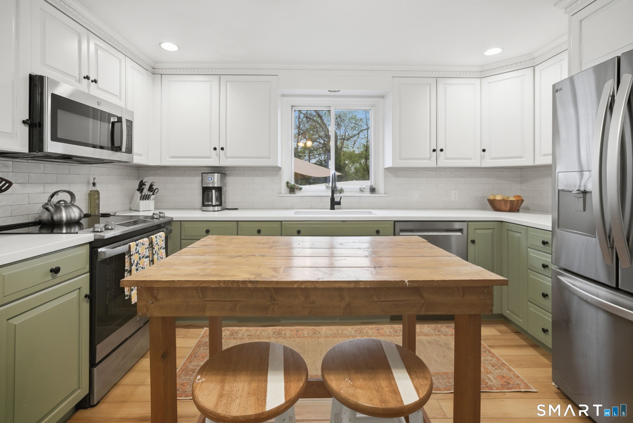 27 Fairfield Road West Hartford, CT 06117 - Photo 13 of 37