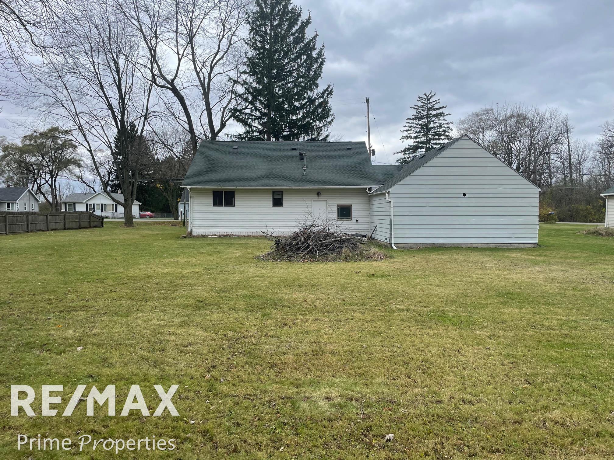 3751 Mack Road Saginaw, MI 48601 - Photo 11 of 13 50161816-74481246-5cd4-44e8-b1fc-b62b76f76919.JPG