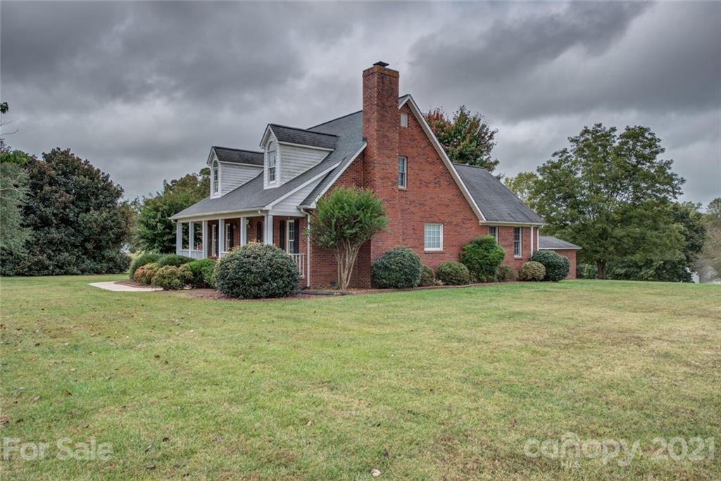 1301 Stoney Point Road Shelby, NC 28150 - Photo 4 of 36 Gallery Image 4