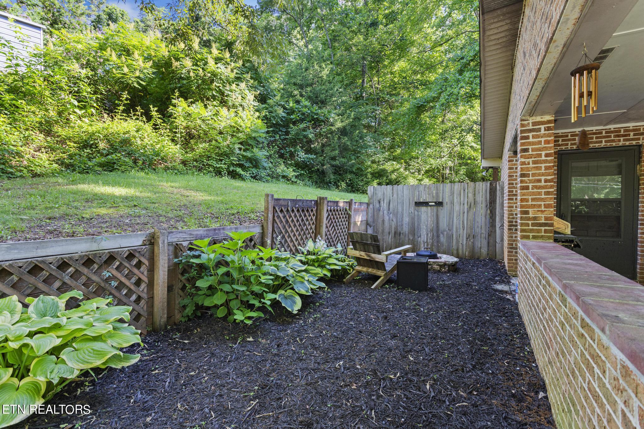 404 Hillcrest Drive Decatur, TN 37322 - Photo 3 of 25 04