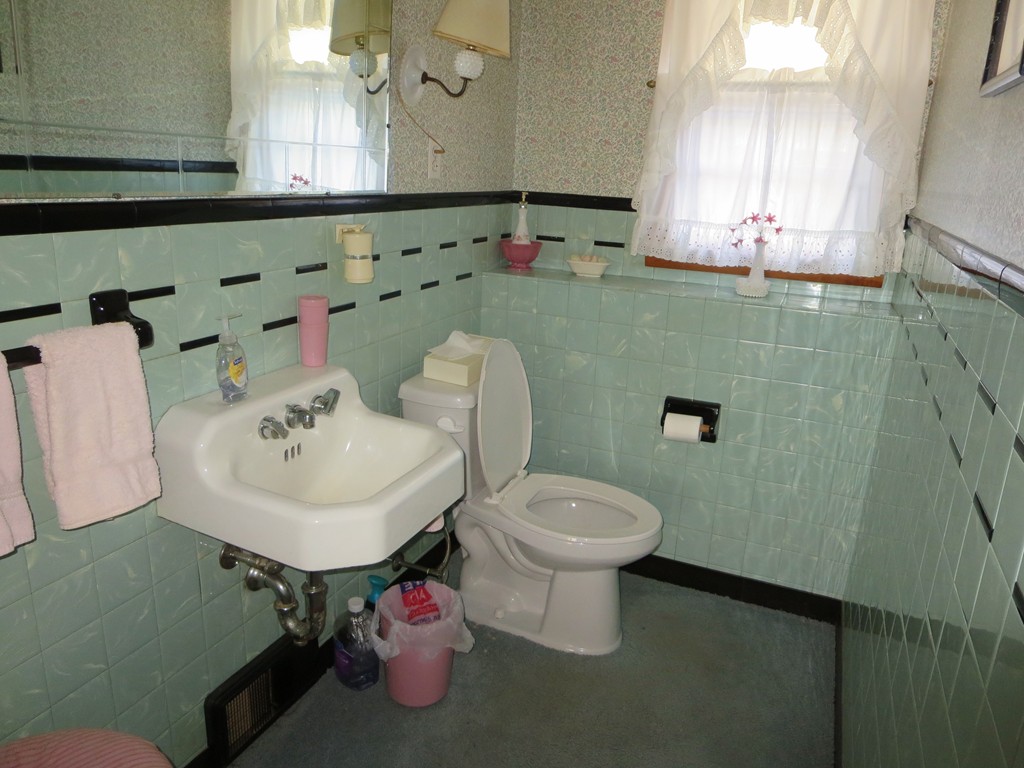 145 West Meadowview Road Holyoke, MA 01040 - Photo 14 of 17