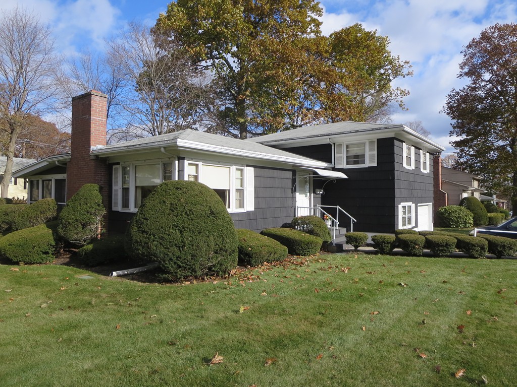 145 West Meadowview Road Holyoke, MA 01040 - Photo 3 of 17