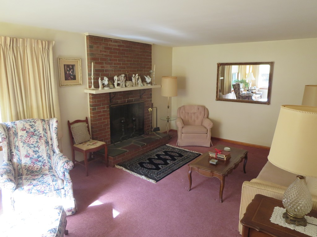 145 West Meadowview Road Holyoke, MA 01040 - Photo 4 of 17
