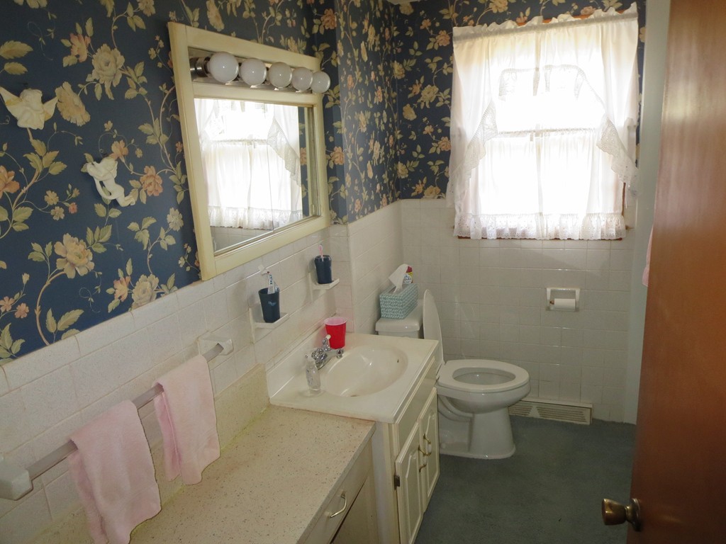 145 West Meadowview Road Holyoke, MA 01040 - Photo 7 of 17