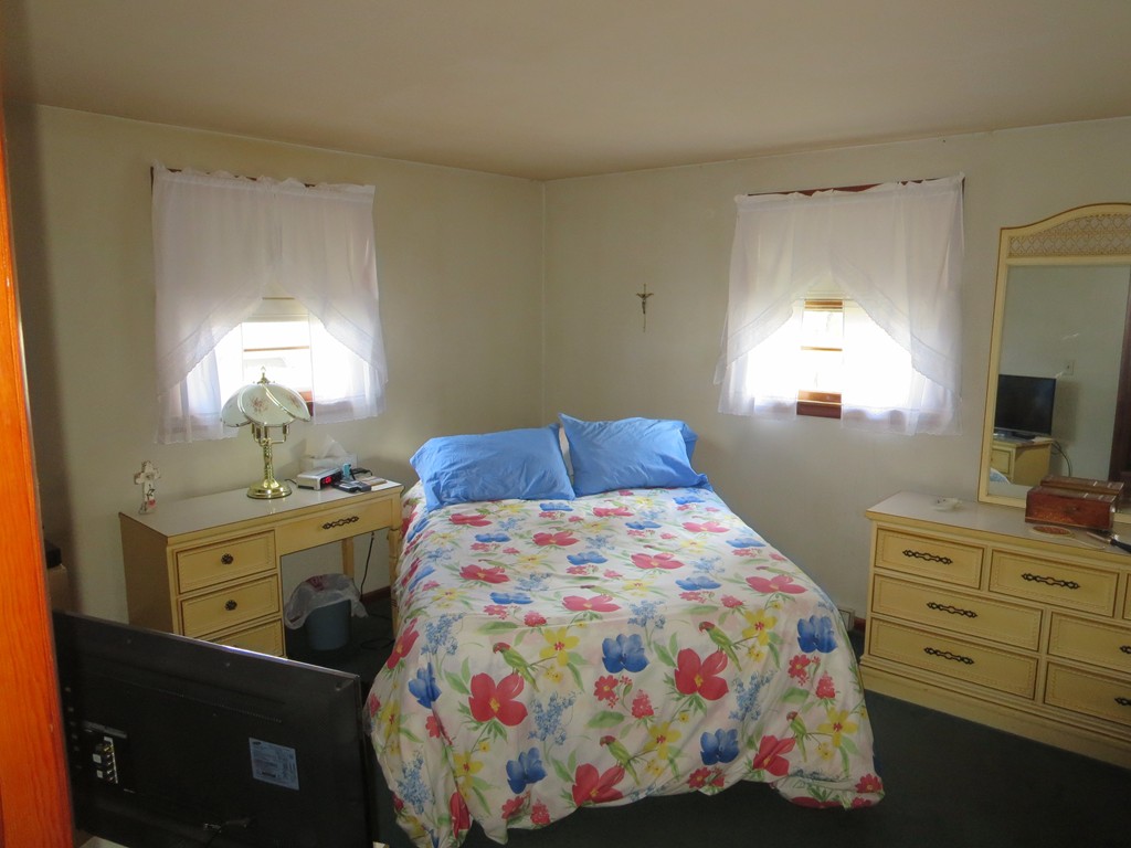 145 West Meadowview Road Holyoke, MA 01040 - Photo 8 of 17