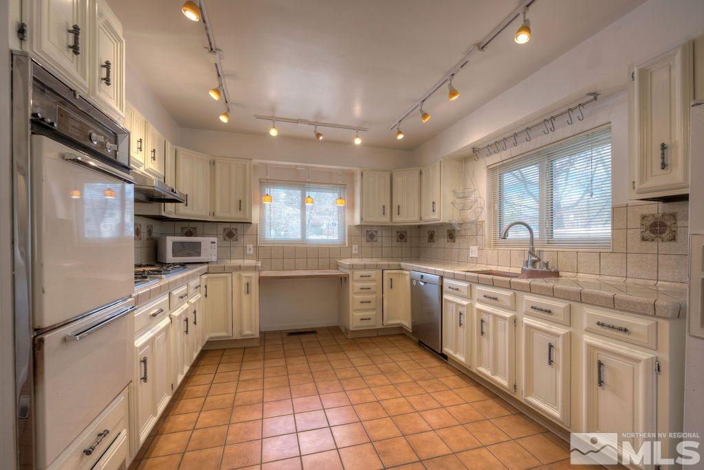 1580 Hillside Drive Reno, NV 89503 - Photo 8 of 23 Photo 8