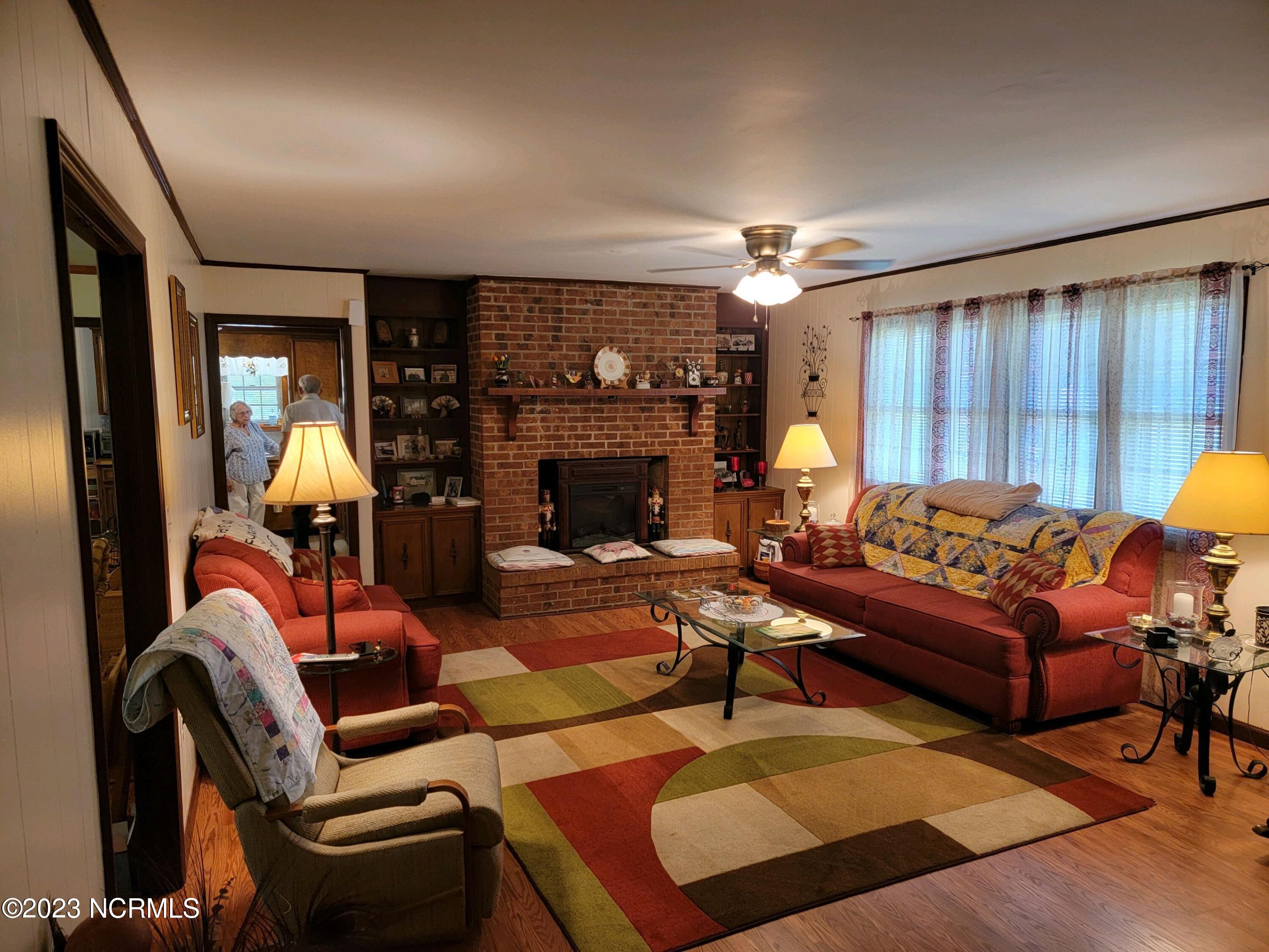 215 Jones Street Holly Ridge, NC 28445 - Photo 5 of 15 image (9)