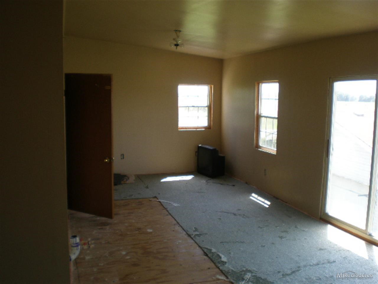 5513 Burtch Road Jeddo, MI 48032 - Photo 13 of 23 31181802-12.JPG