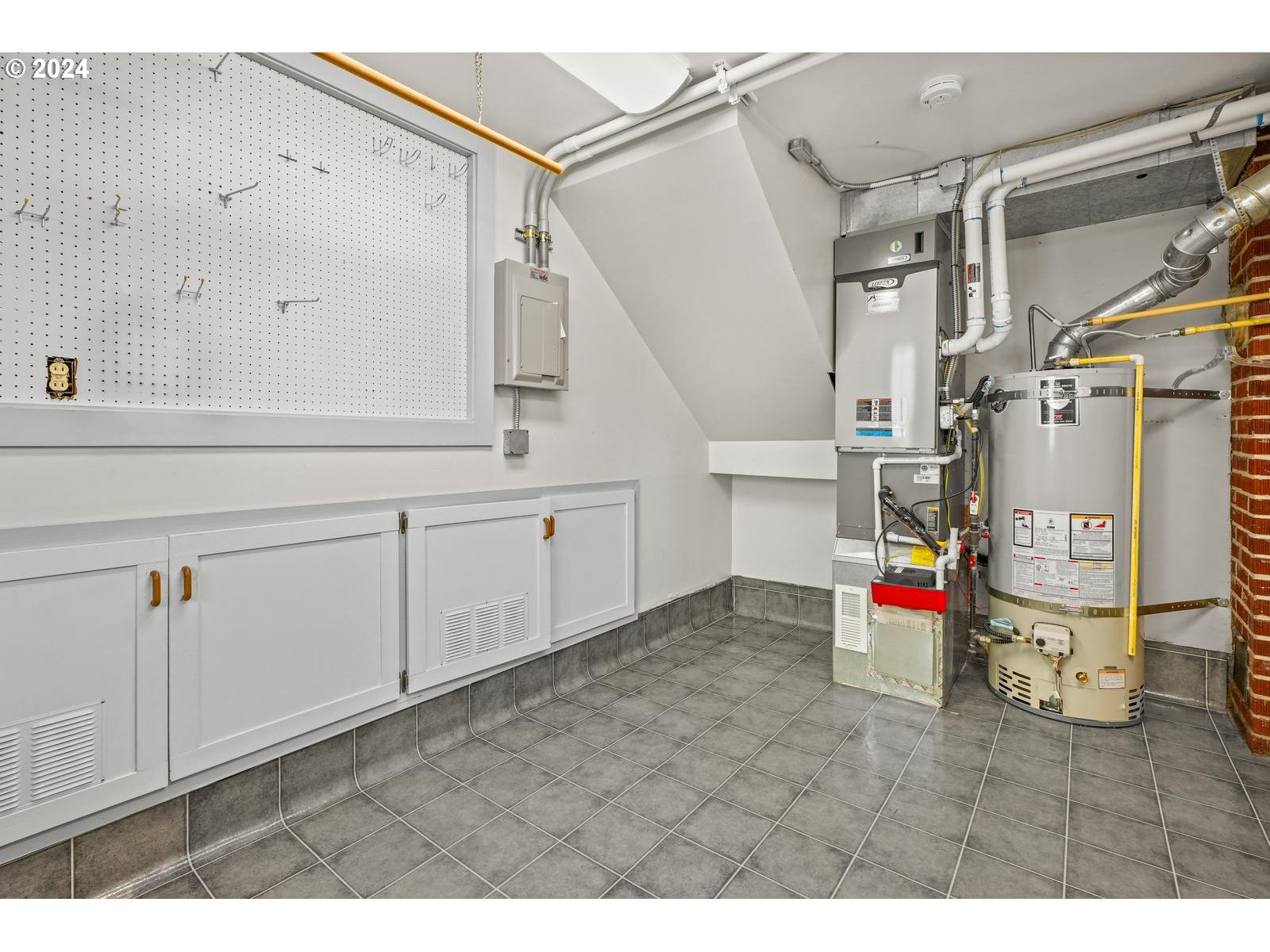 6711 Southwest Taylors Ferry Road Portland, OR 97223 - Photo 29 of 44 Utility Room