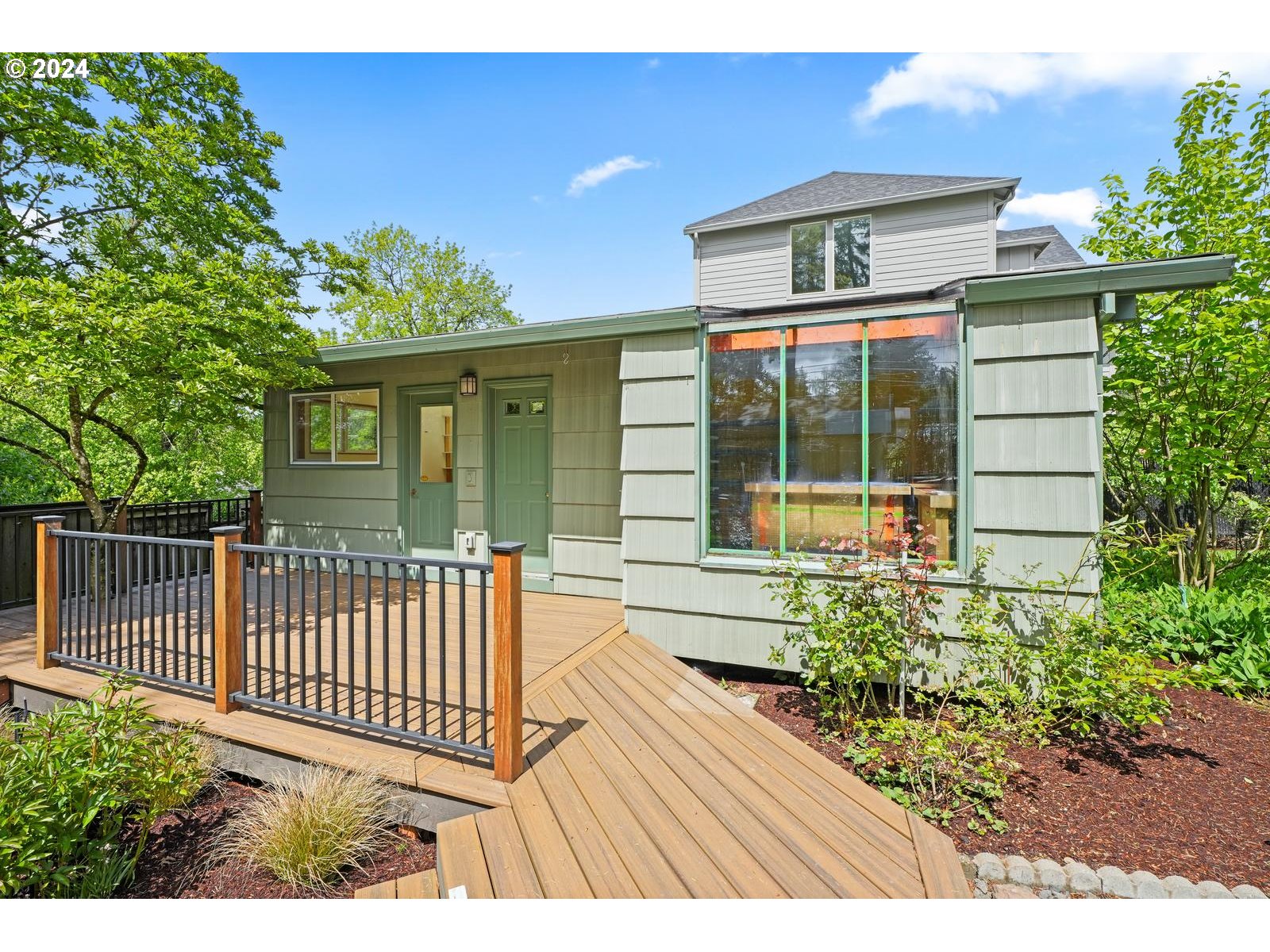 6711 Southwest Taylors Ferry Road Portland, OR 97223 - Photo 32 of 44 Deck
