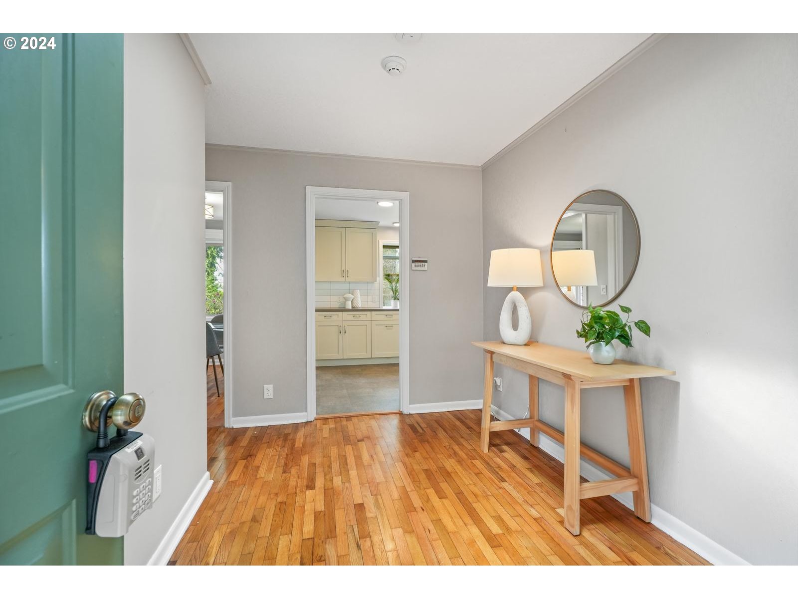 6711 Southwest Taylors Ferry Road Portland, OR 97223 - Photo 6 of 44 Entrance/Foyer