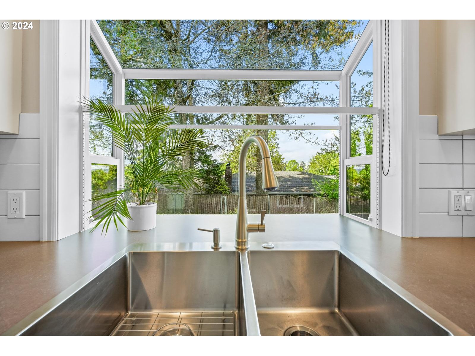 6711 Southwest Taylors Ferry Road Portland, OR 97223 - Photo 8 of 44 Kitchen