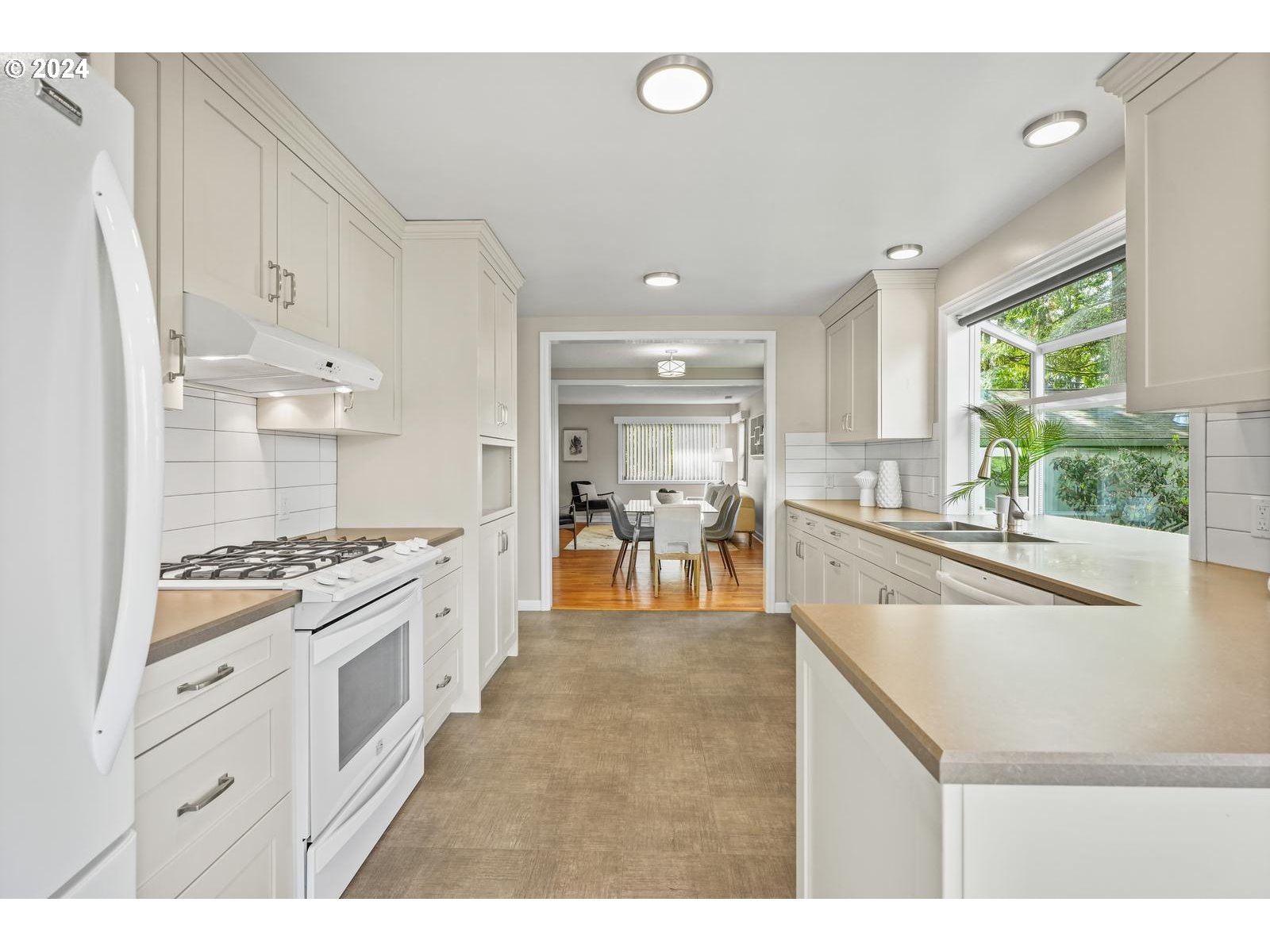 6711 Southwest Taylors Ferry Road Portland, OR 97223 - Photo 9 of 44 Kitchen