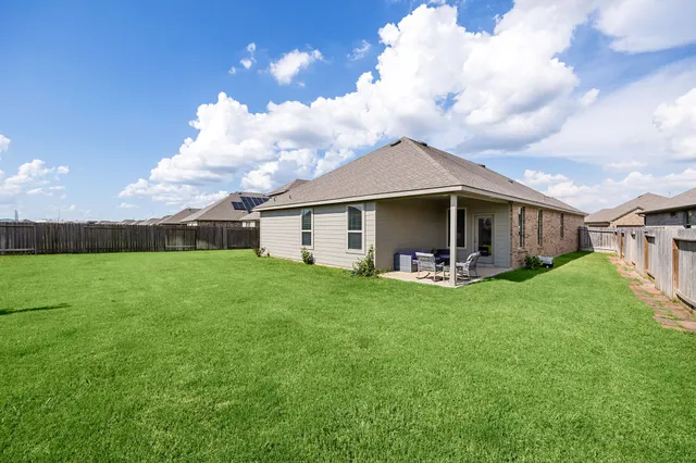a view of a house with a backyard