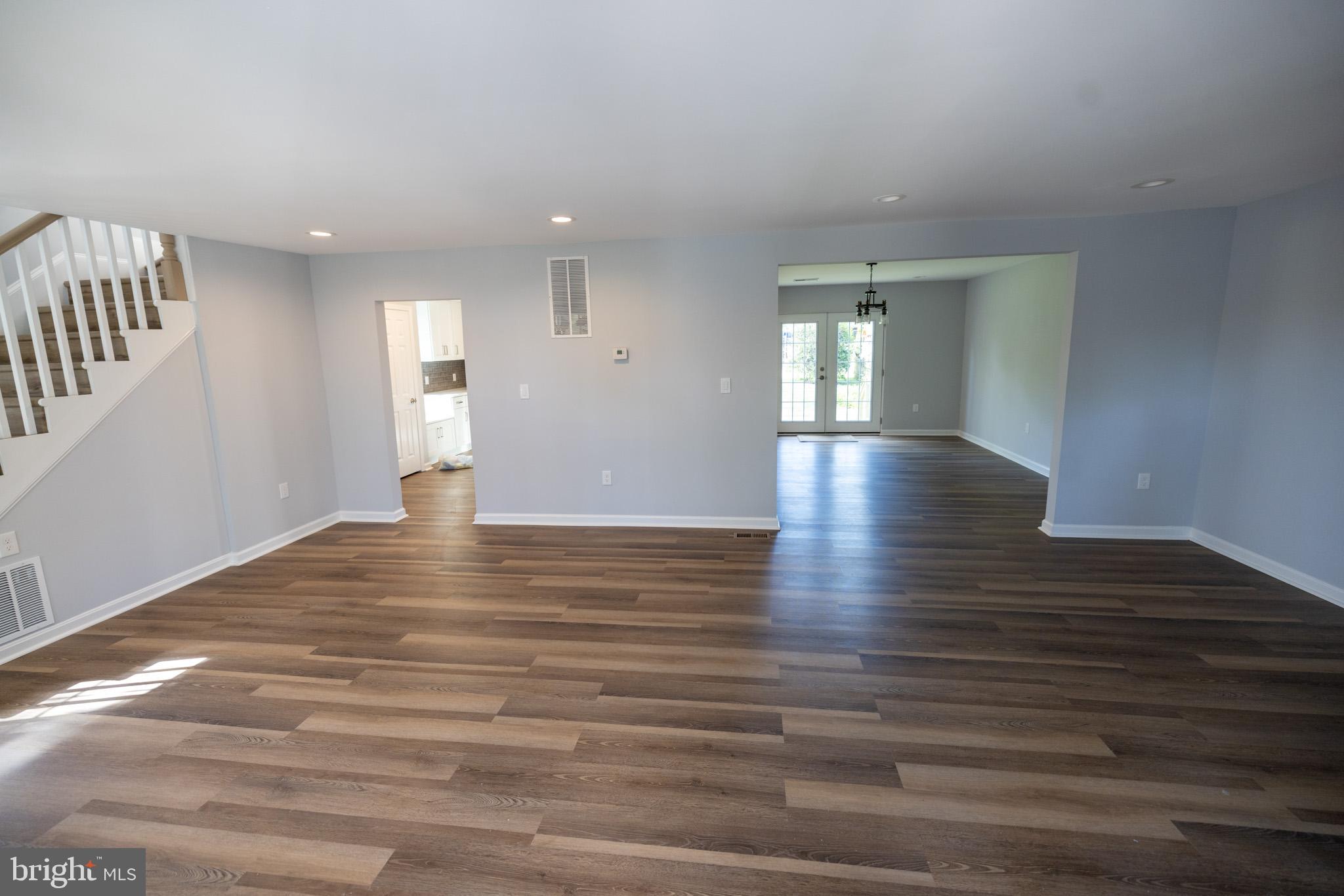 408 Blue Ridge Avenue Northeast Leesburg, VA 20176 - Photo 4 of 17 Living room