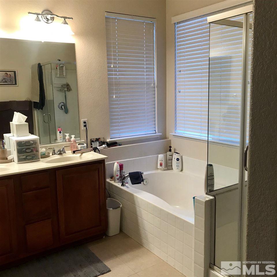 585 Connemaras Court Reno, NV 89521 - Photo 19 of 25 a bathroom with a sink and a bathtub