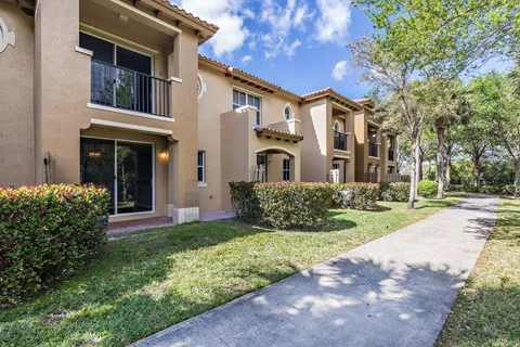 $299,000 | 2912 Hidden Hills Road, Unit 1205, West Palm Beach, FL 33411