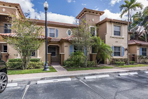 $299,000 | 2912 Hidden Hills Road, Unit 1205, West Palm Beach, FL 33411