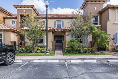 $299,000 | 2912 Hidden Hills Road, Unit 1205, West Palm Beach, FL 33411