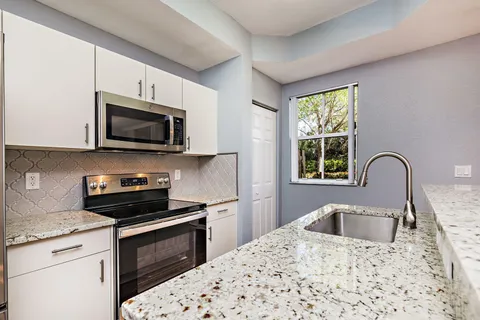 $299,000 | 2912 Hidden Hills Road, Unit 1205, West Palm Beach, FL 33411