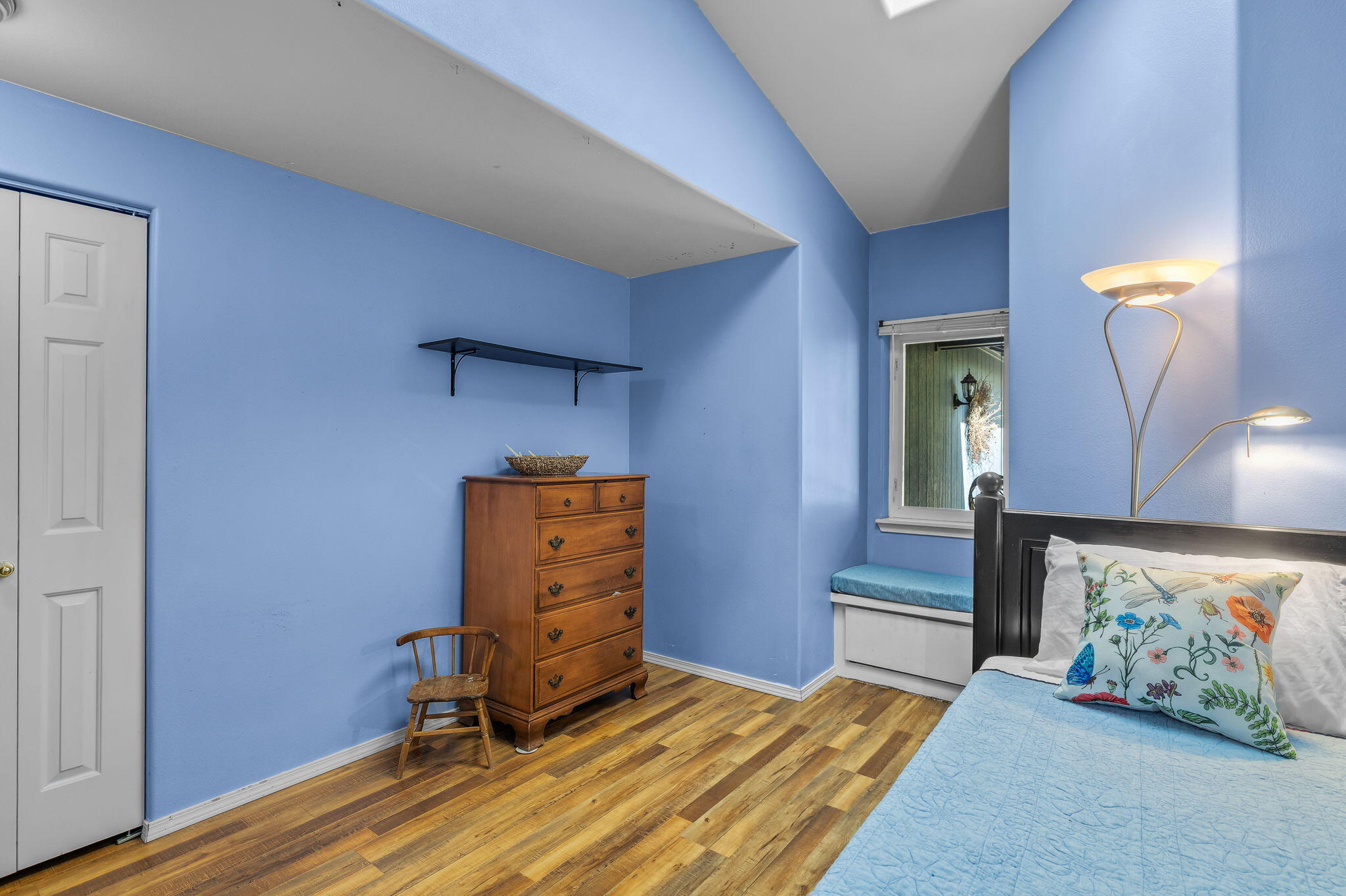 18887 Choctaw Road Bend, OR 97702 - Photo 26 of 38 3rd bed closet
