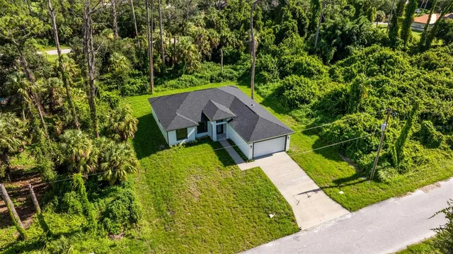 a view of a house with a yard