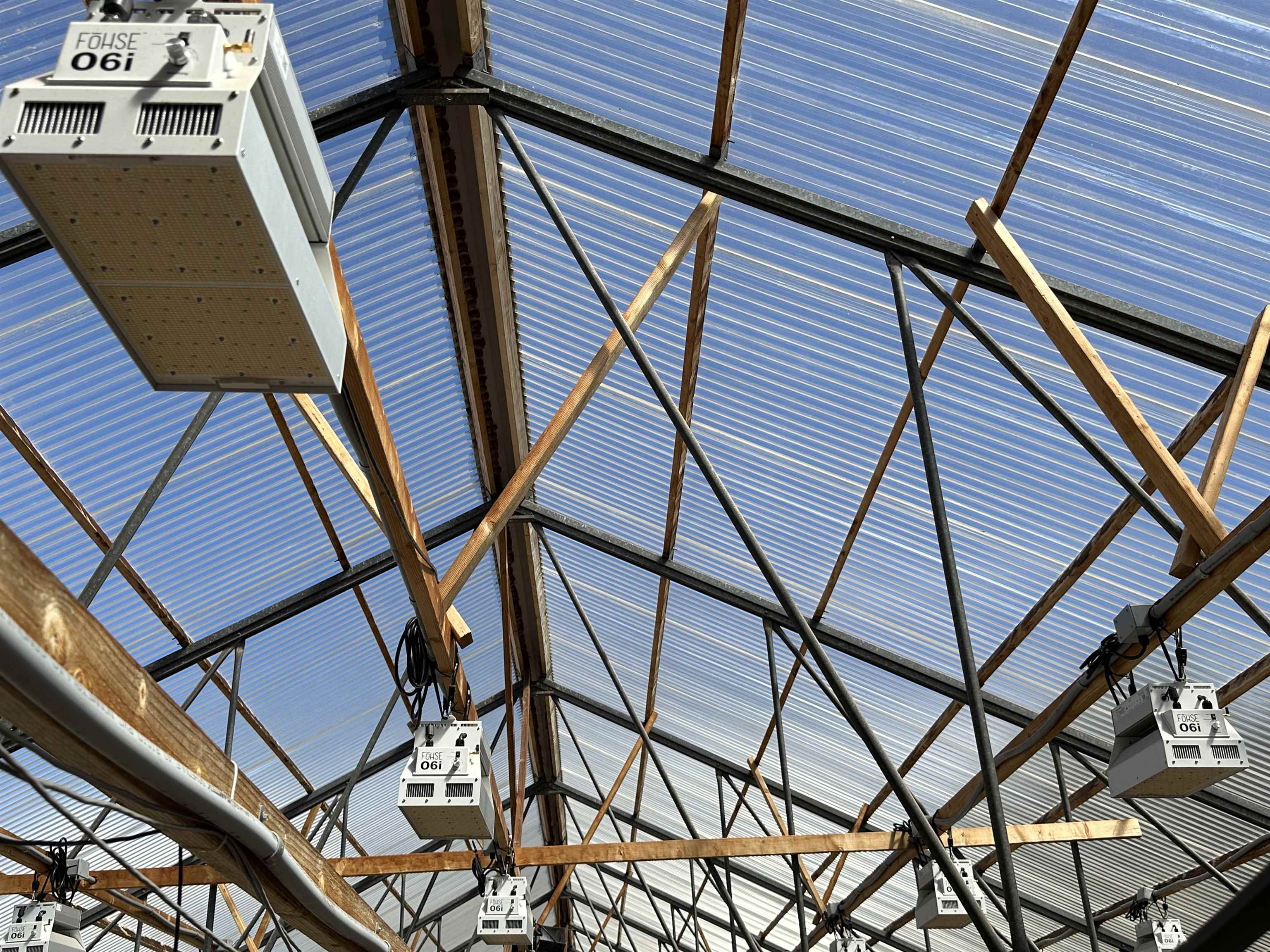248 Piliwale Road Kula, HI 96790 - Photo 11 of 22 a balcony with table and chairs