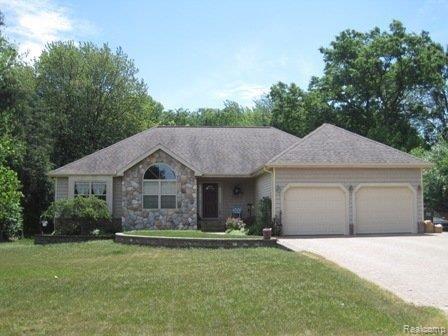 942 Beryl Court Rochester, MI 48307 - Photo 1 of 16 Front of Home.jpg