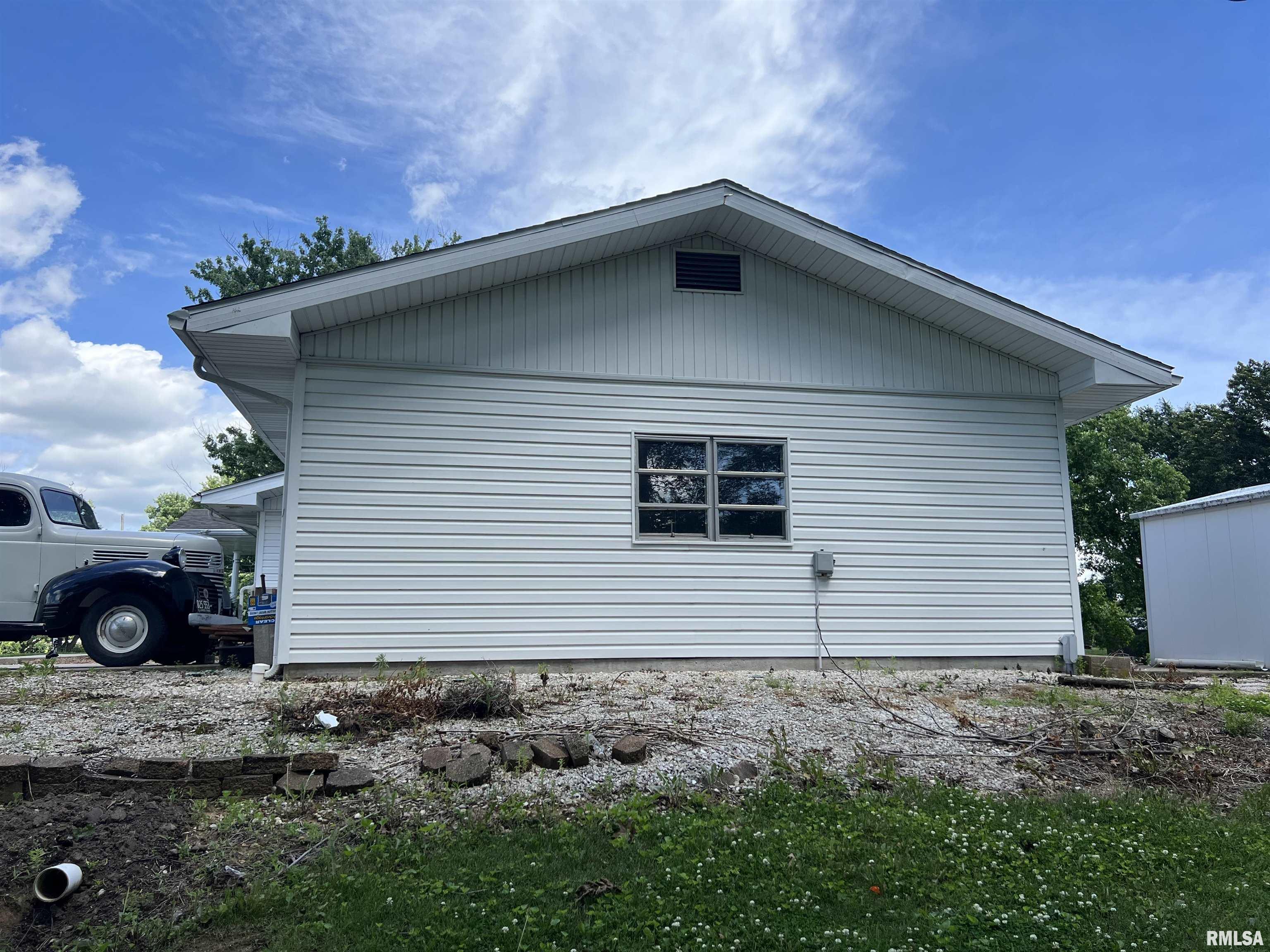 1985 Ladue Road Jacksonville, IL 62650 - Photo 4 of 62