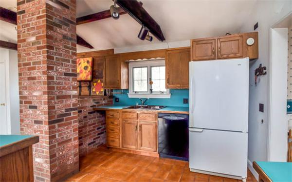 4 County Road Reading, MA 01867 - Photo 8 of 28 Gallery Image 8