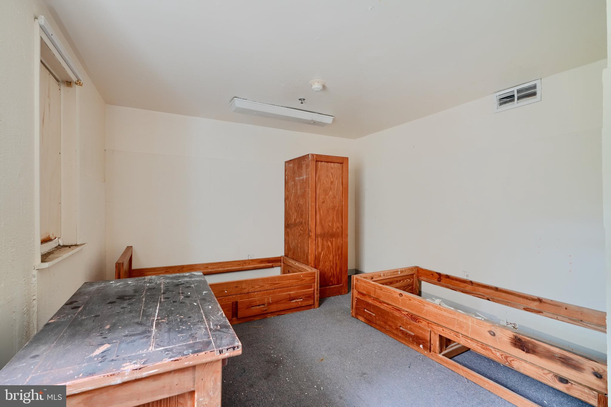 116 Callender Street Baltimore, MD 21201 - Photo 23 of 47 a room with gym equipment