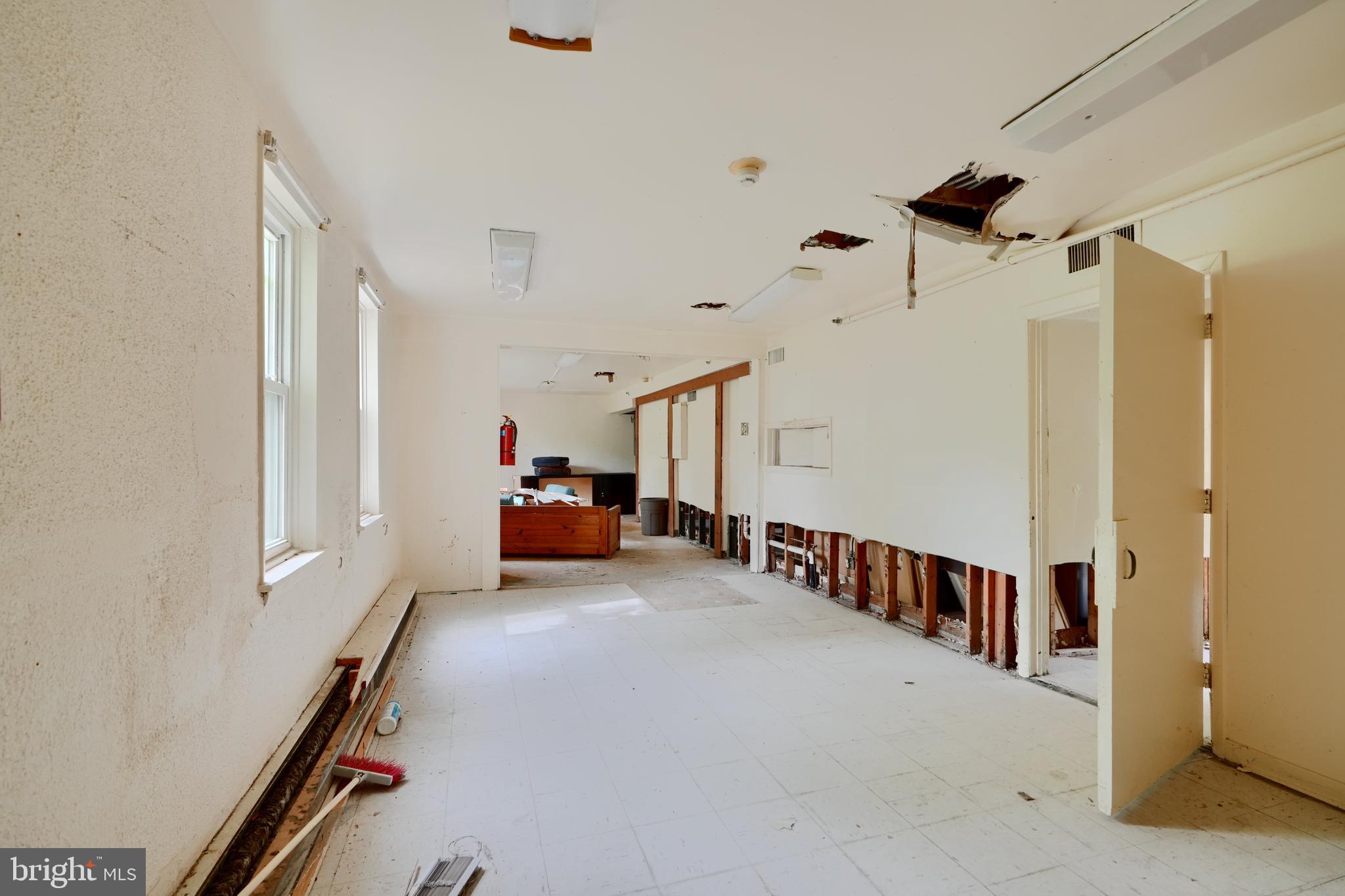 116 Callender Street Baltimore, MD 21201 - Photo 8 of 47 a living room with furniture and a chandelier