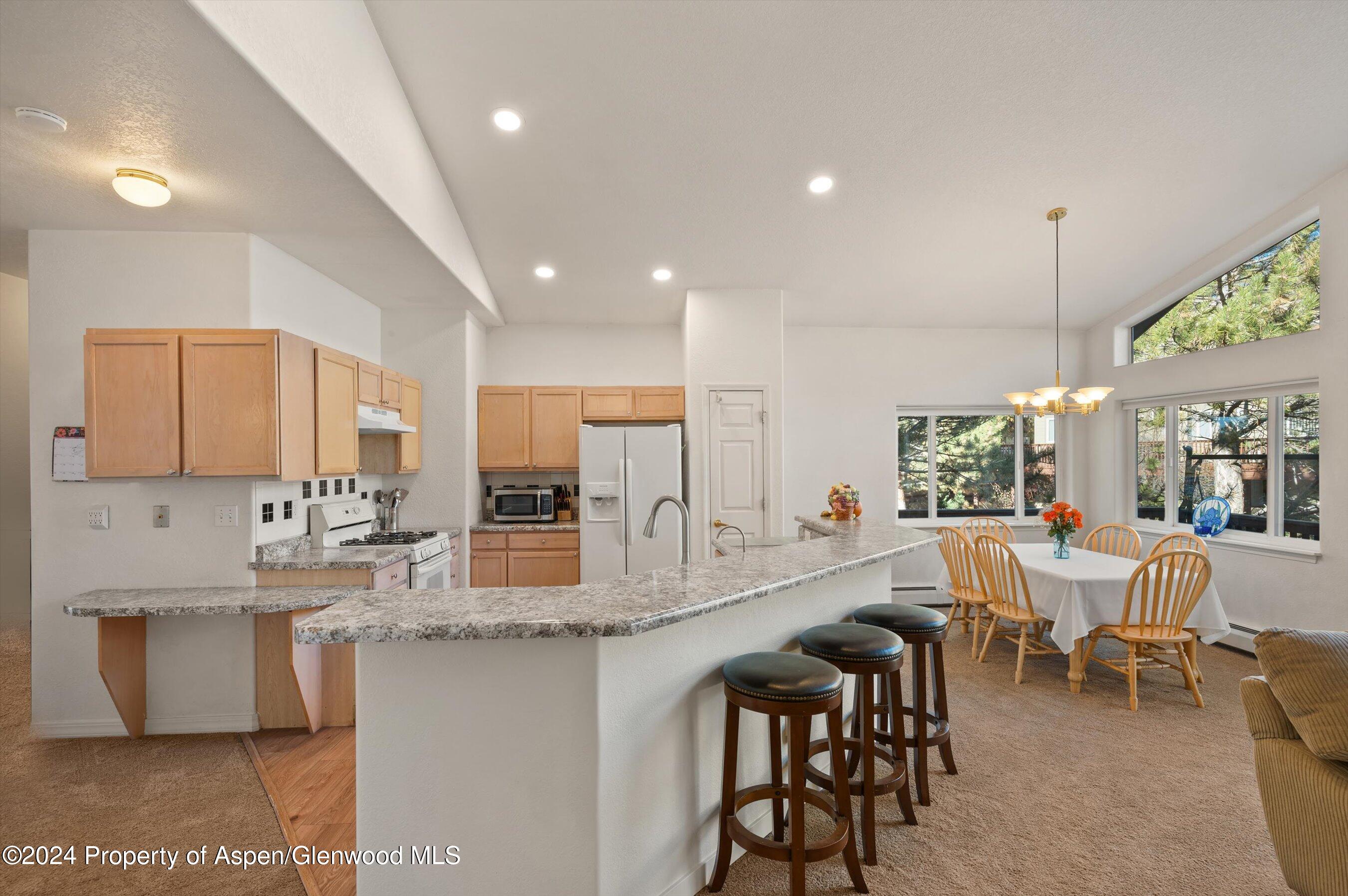 20 Pine Ridge Road Basalt, CO 81621 - Photo 10 of 33 Kitchen & Dining