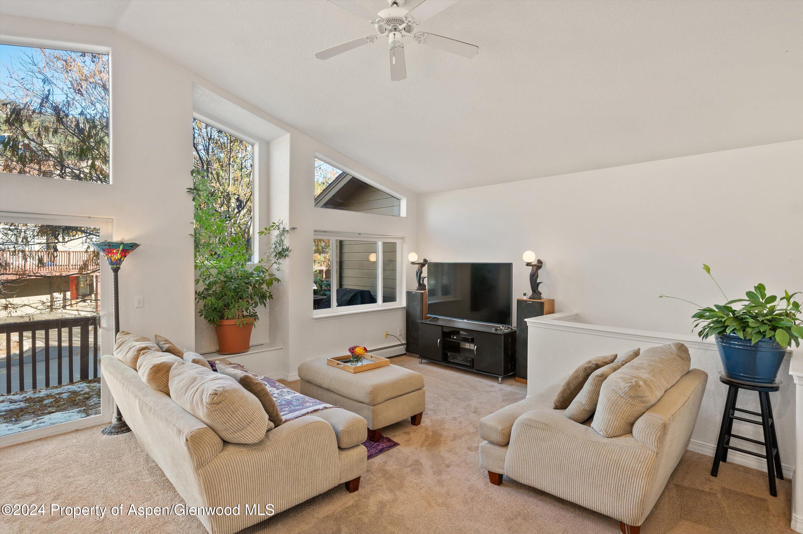 20 Pine Ridge Road Basalt, CO 81621 - Photo 9 of 33 Living Room